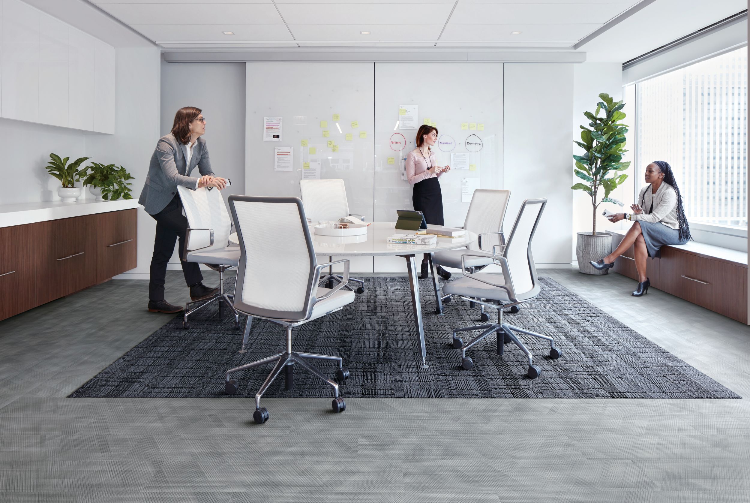 Interface Drawn Lines plank LVT with Stitch Count plank carpet tile in workplace meeting room  imagen número 5